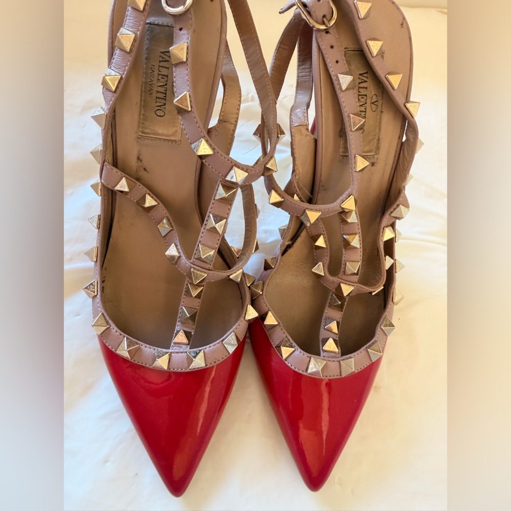 Valentino Garavani Red Patent Rockstud T-Strap Pumps – Size 37 - Picture 15 of 16